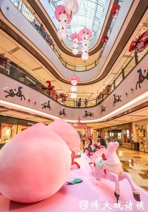 粉红白马“跃”然商场!兴业太古汇“一骑桃喜”新春活动季创新演绎中国年味 粉红白马“跃”然商场!兴业太古汇“一骑桃喜”新春活动季创新演绎中国年味