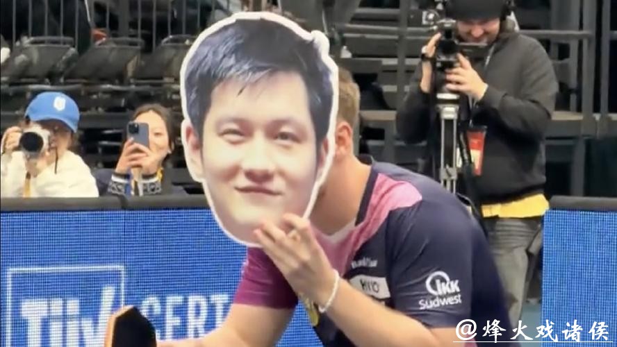 莫雷加德扮演樊振东,逗笑小胖!乒乓球欧冠赛事,队内气氛其乐融融 莫雷加德扮演樊振东,逗笑小胖!乒乓球欧冠赛事,队内气氛其乐融融